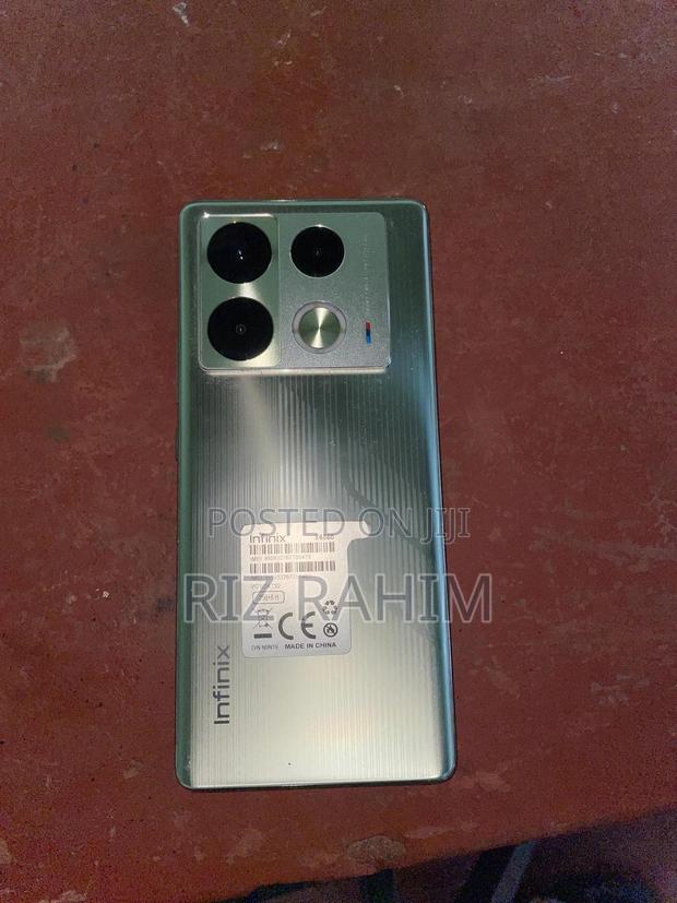 Infinix Note 40 Pro 256 GB Silver - thumbnail 2