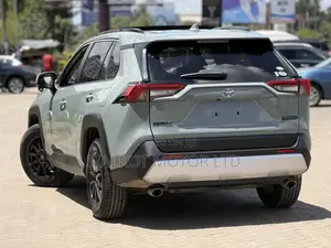 Toyota RAV4 Adventure 2019 Green