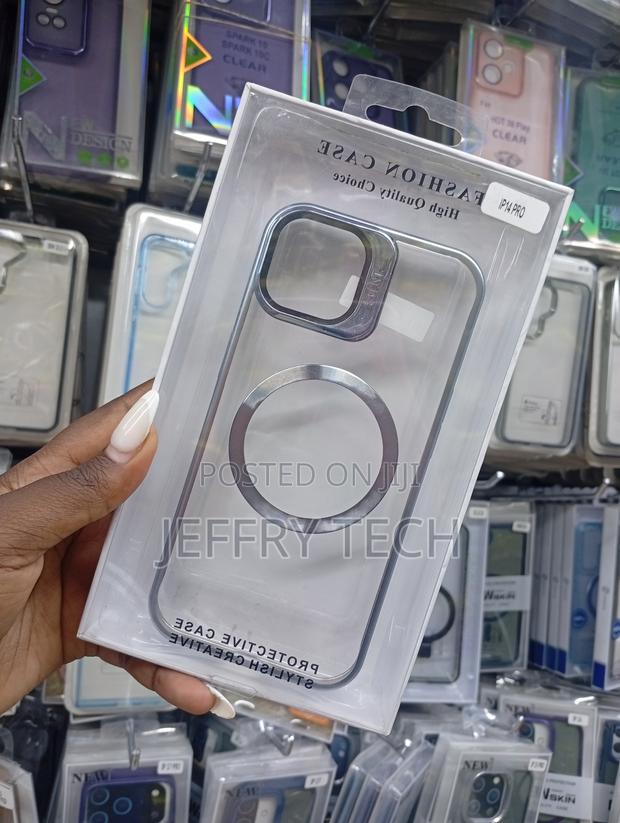 Clear Magsafe-Compatible Case Designed for the Apple iPhone 14 Pro. - thumbnail 2