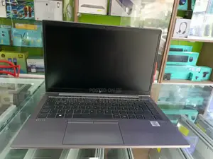 Laptop HP ZBook Firefly 14 G7 16GB Intel Core i7 SSD 256GB