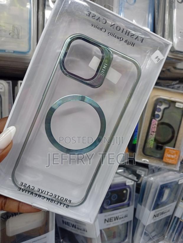 Transparent Magsafe Phone Case Designed for an iPhone 15. - thumbnail 2
