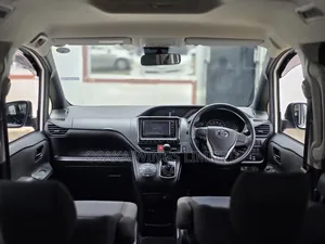 Toyota Voxy 2019 Pearl