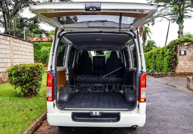 Toyota HiAce 2020 White - thumbnail 10