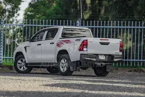 Toyota Hilux 2020 White