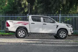Toyota Hilux 2020 White