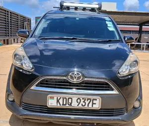 Toyota Sienta 2017 Black