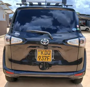 Toyota Sienta 2017 Black