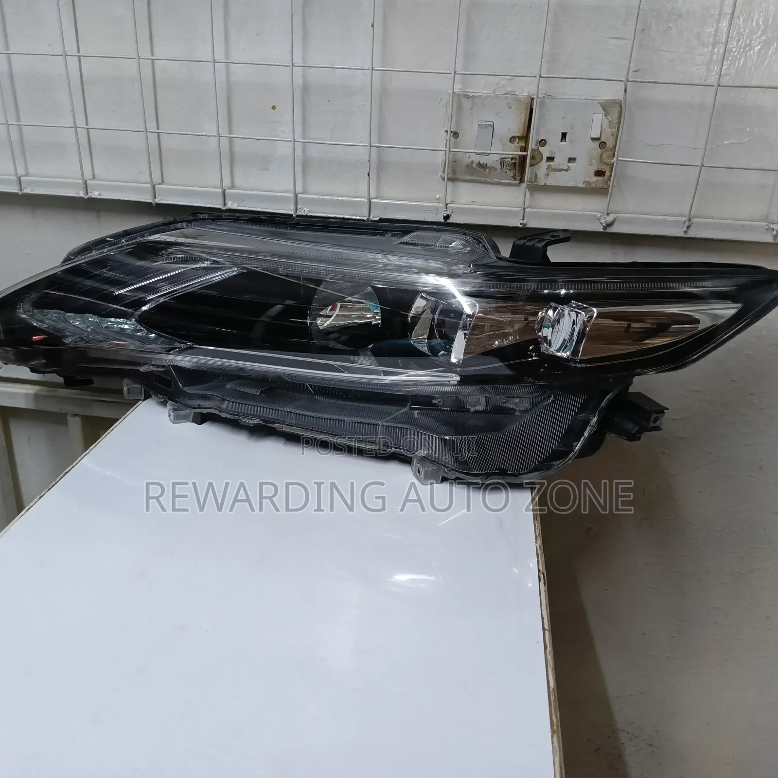 Harrier 2020 Model Headlight Zenon.