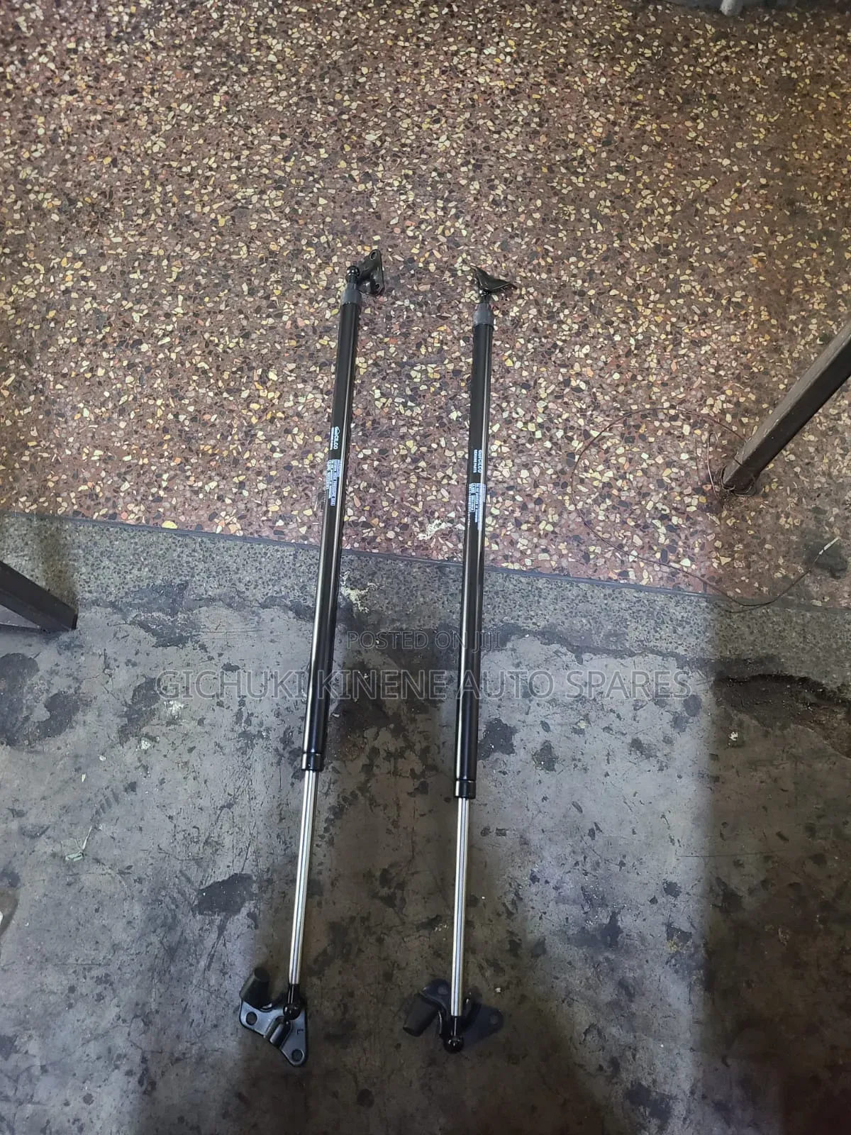 Boot Shocks 7l Hiace Medium Size