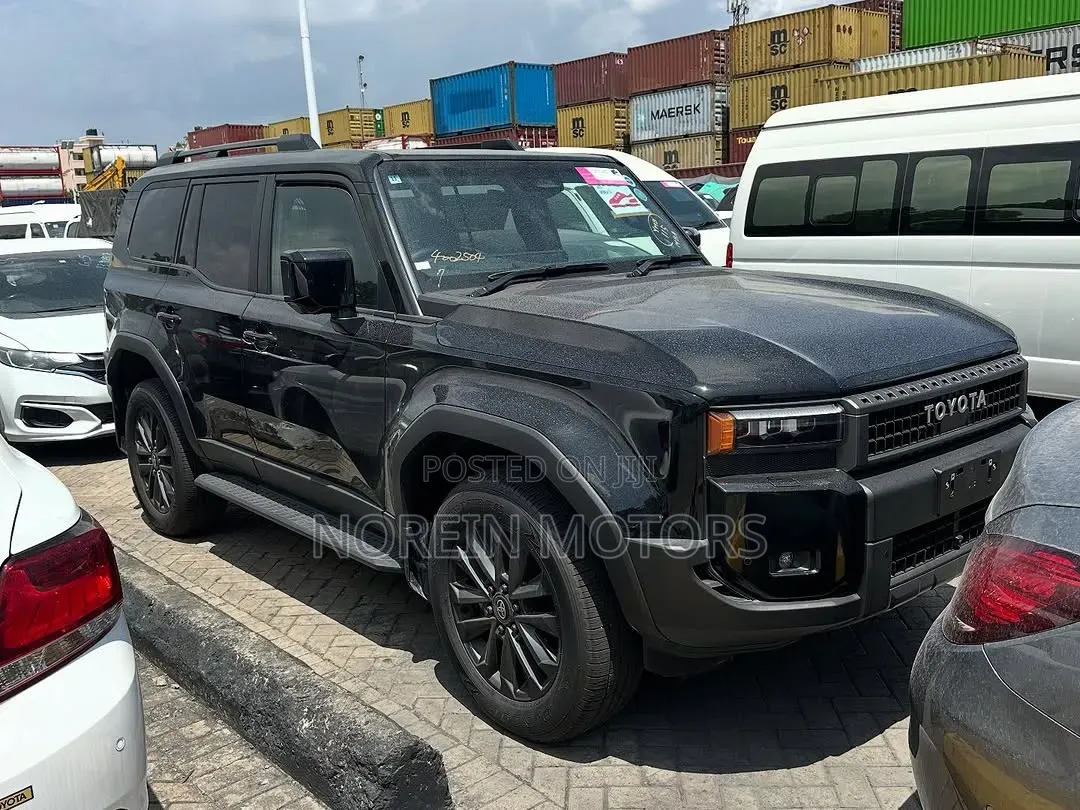 Toyota Land Cruiser LC300 2024 Black