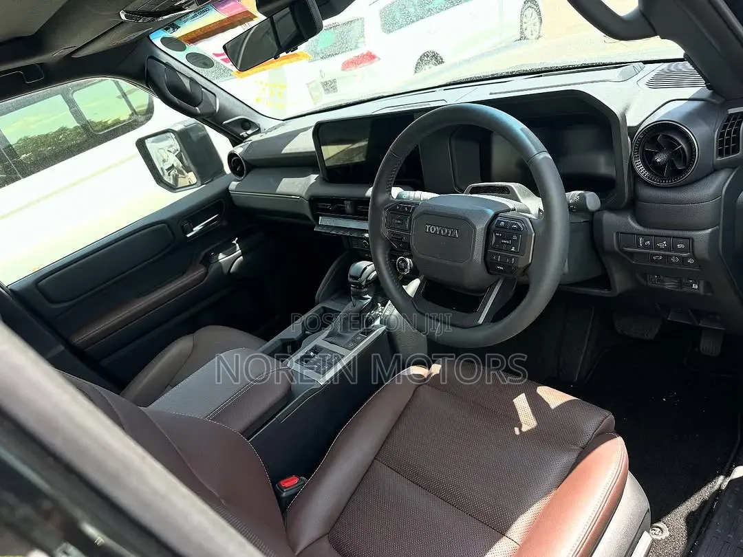 Toyota Land Cruiser LC300 2024 Black