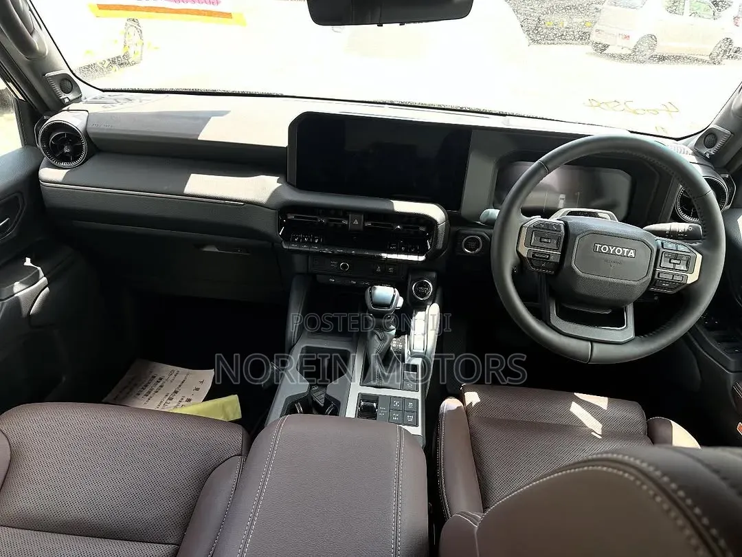 Toyota Land Cruiser LC300 2024 Black