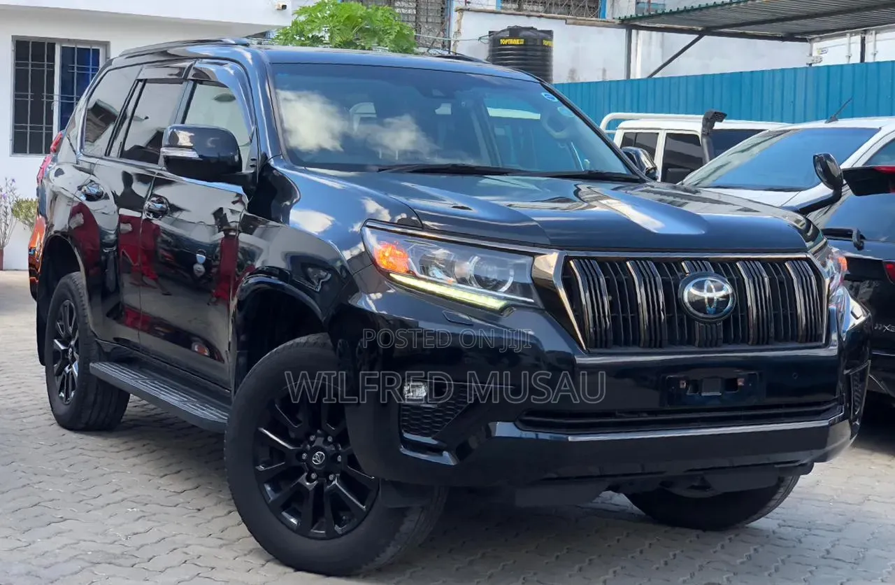 Toyota Land Cruiser Prado 2.8 2022 Black