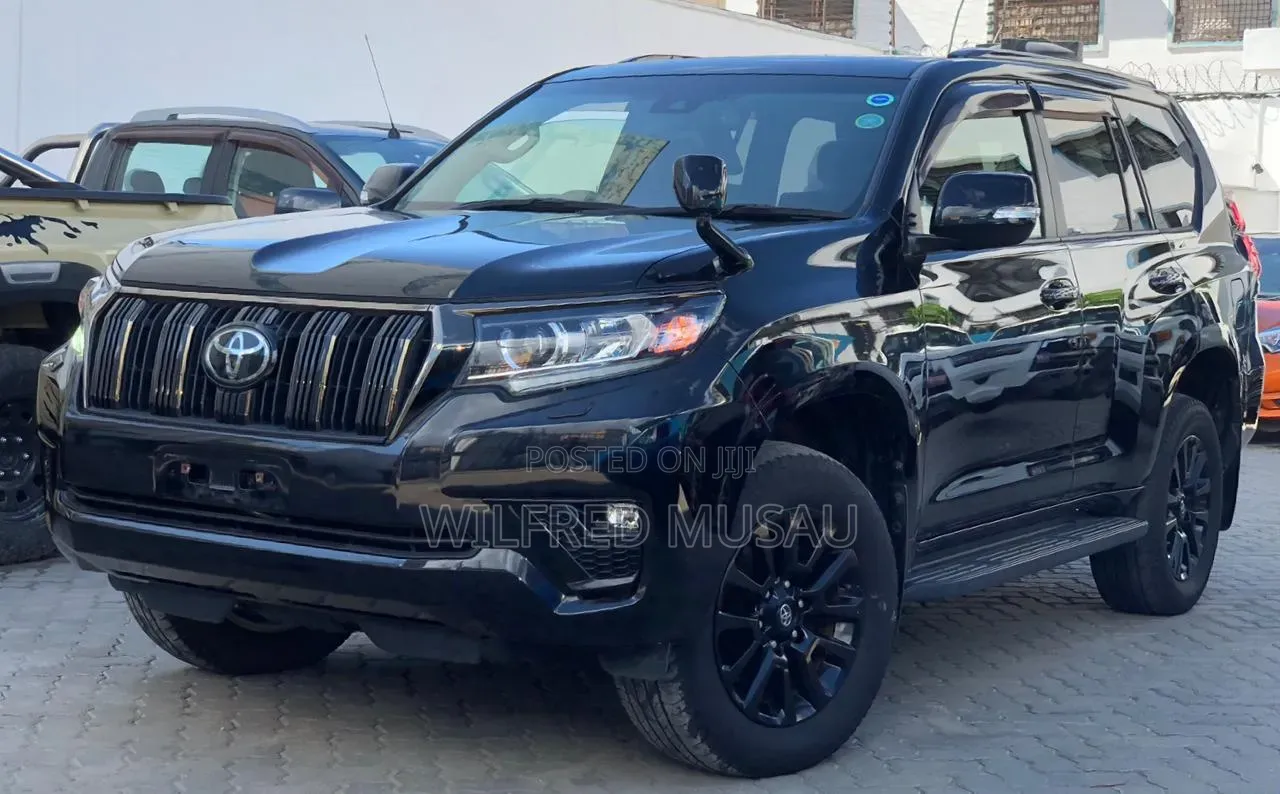 Toyota Land Cruiser Prado 2.8 2022 Black