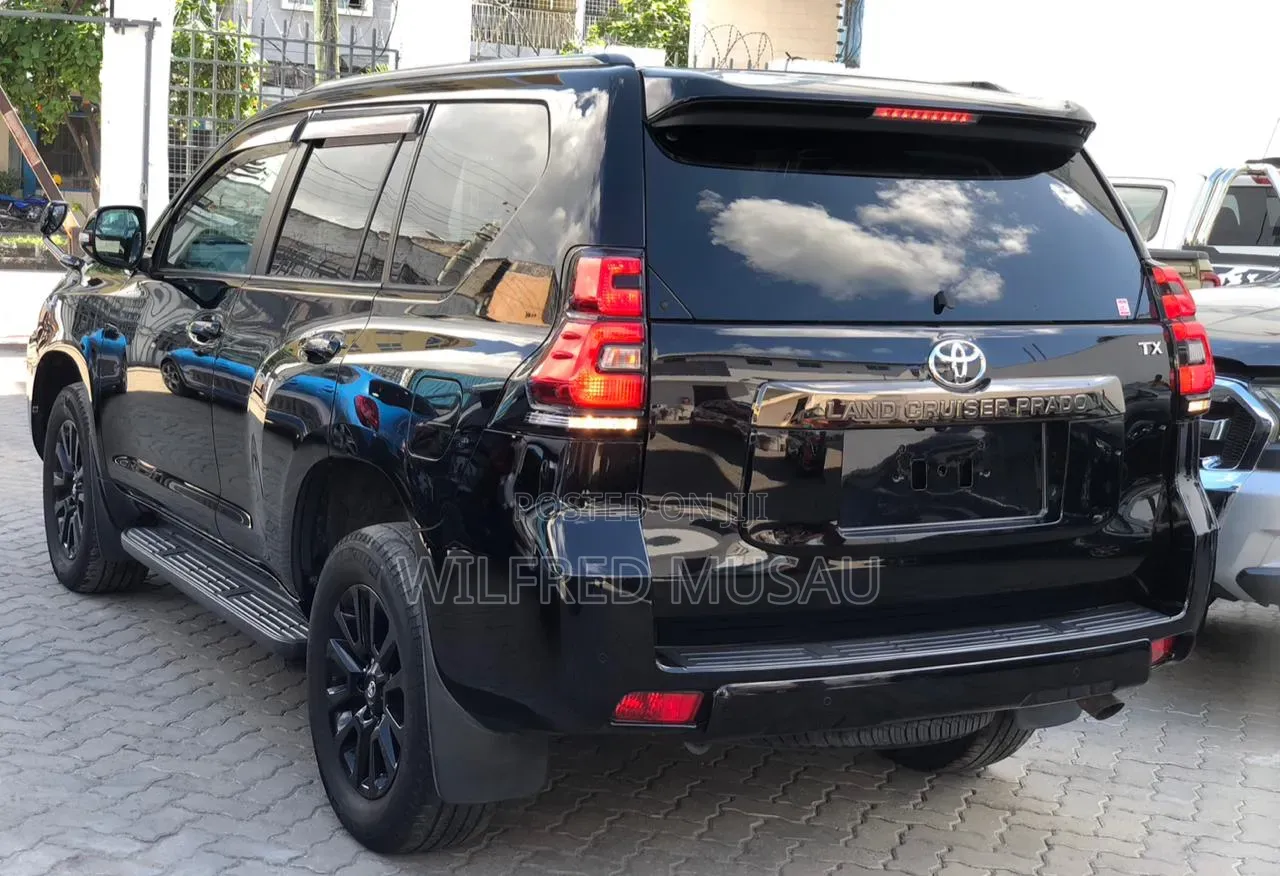Toyota Land Cruiser Prado 2.8 2022 Black