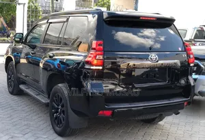 Toyota Land Cruiser Prado 2.8 2022 Black