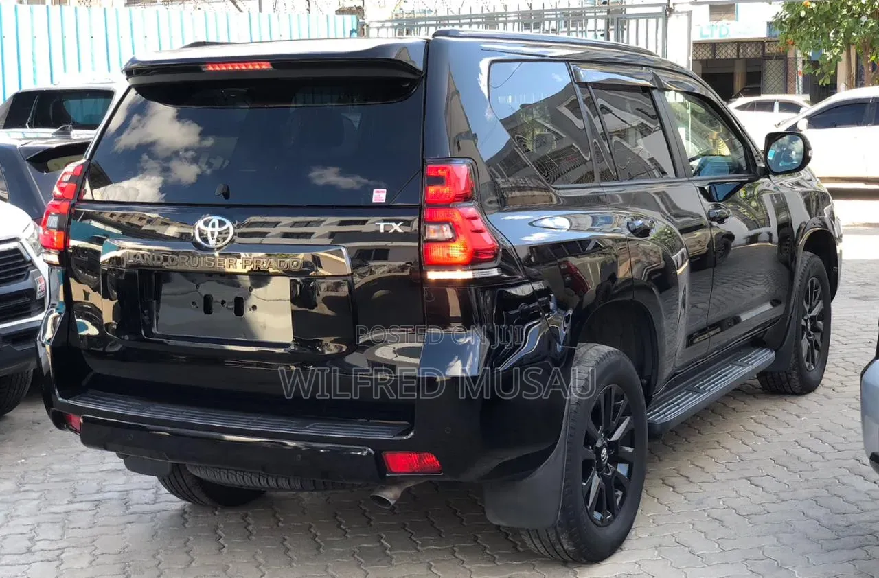 Toyota Land Cruiser Prado 2.8 2022 Black