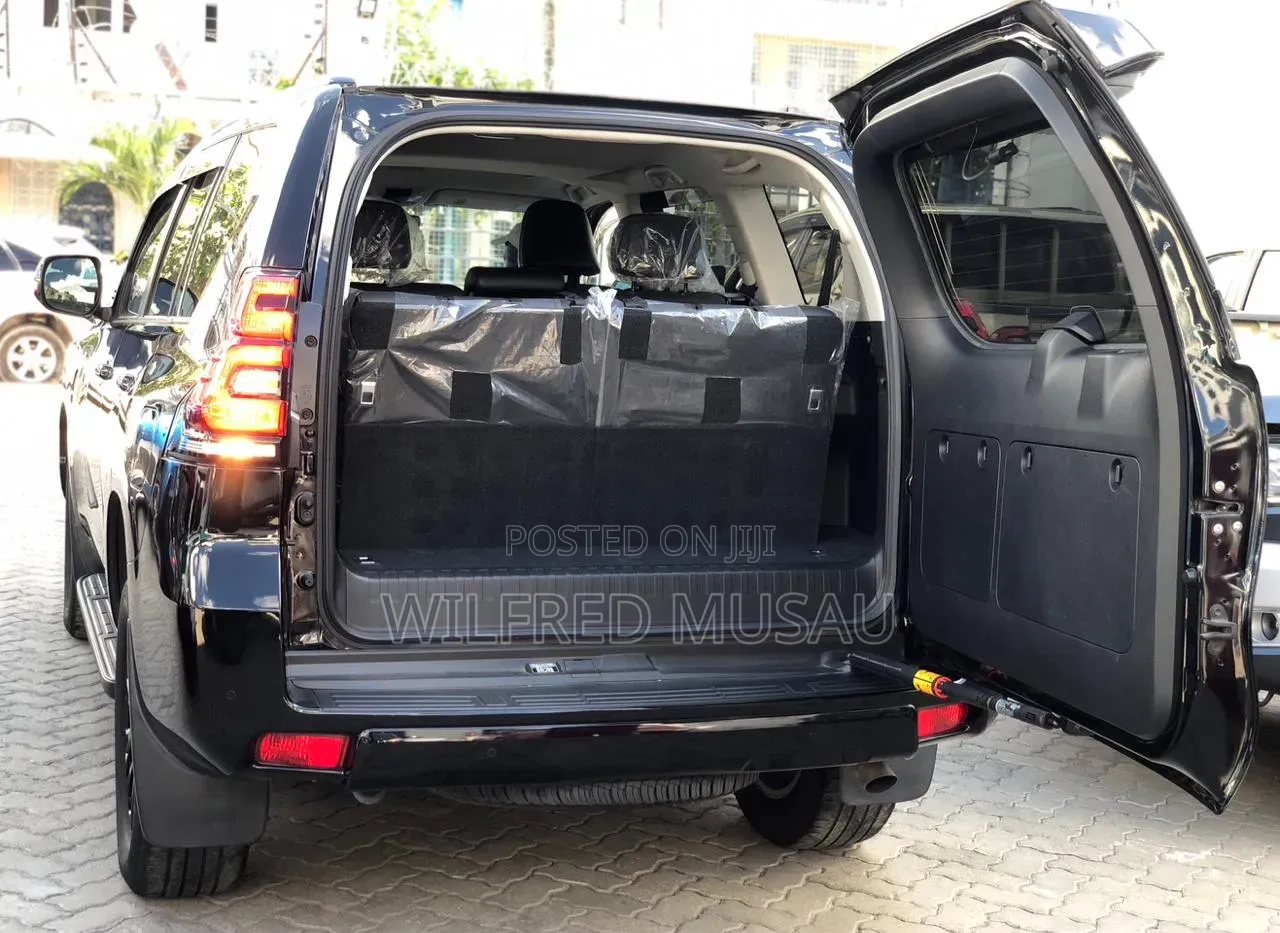 Toyota Land Cruiser Prado 2.8 2022 Black