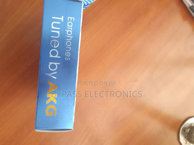 Samsung Wired Earphones - thumbnail 2