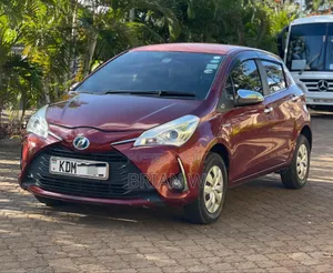 Toyota Vitz 2017 Maroon