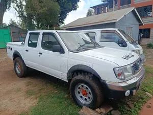 Nissan Hardbody 2001 White
