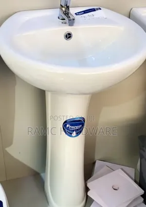 Frencia Pedestal Stand