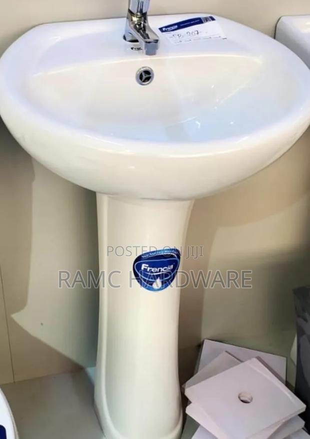 Frencia Pedestal Stand