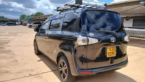 Toyota Sienta 2017 Black