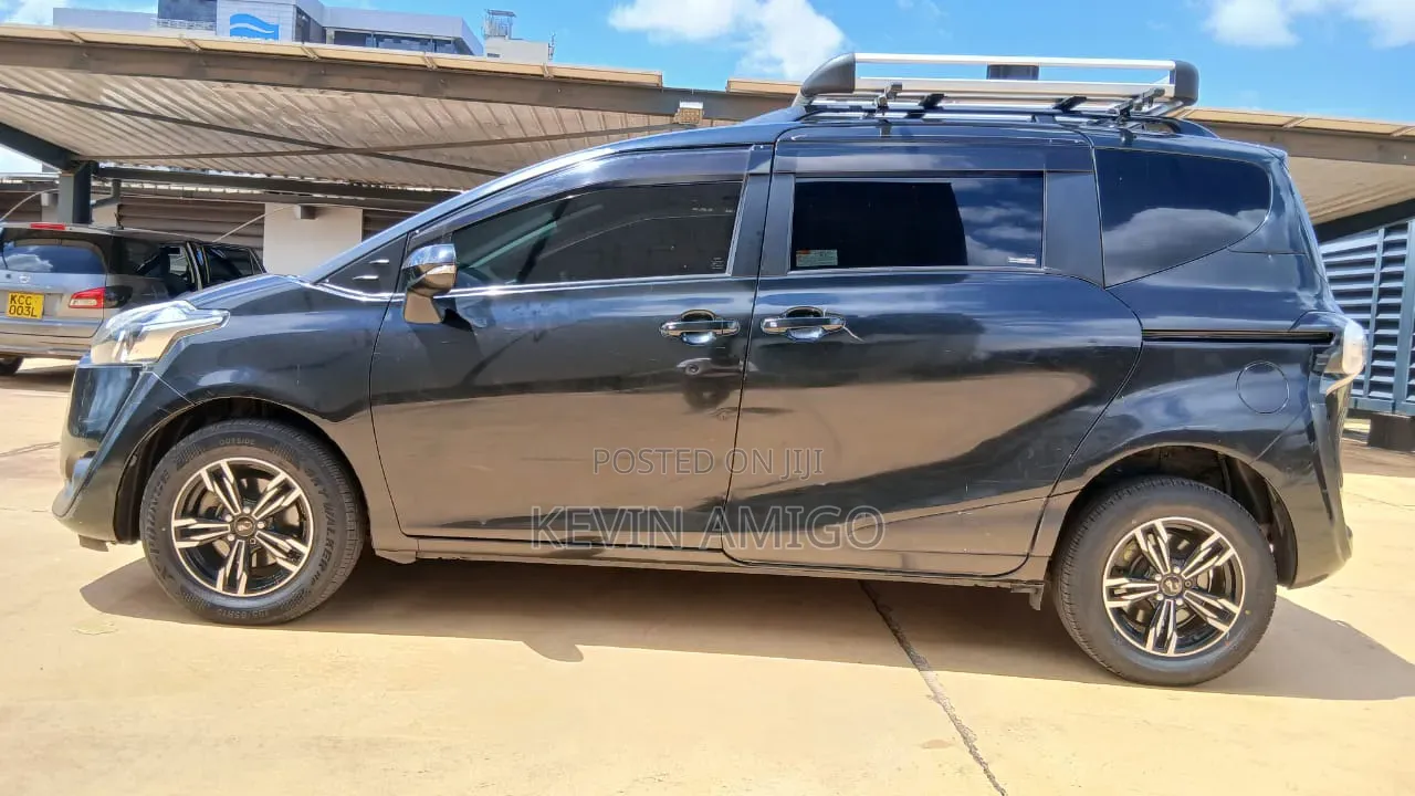 Toyota Sienta 2017 Black