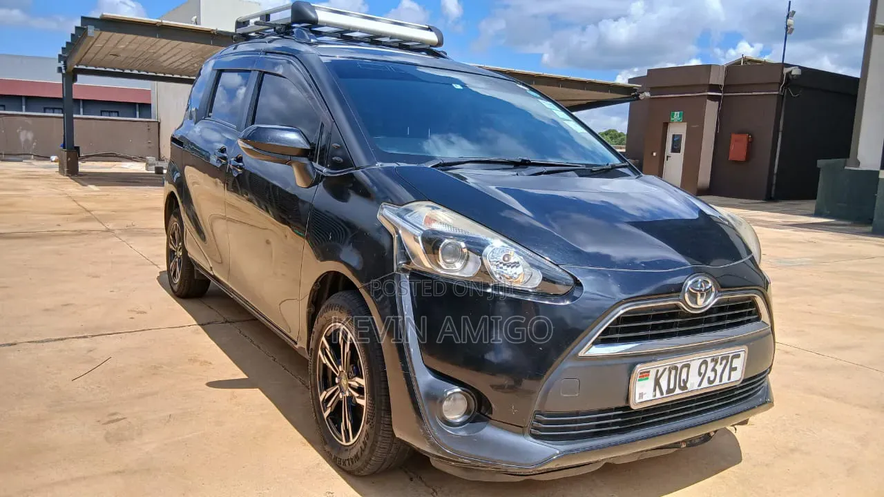 Toyota Sienta 2017 Black