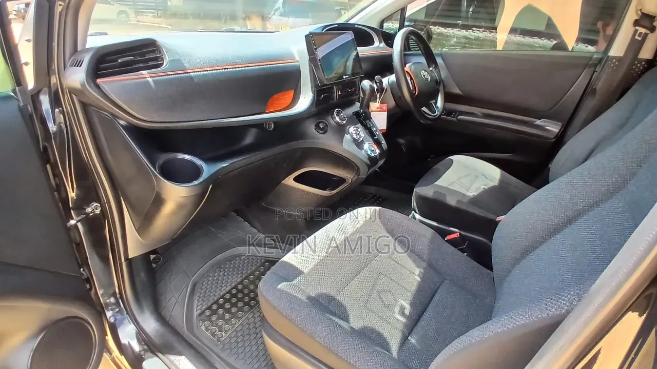 Toyota Sienta 2017 Black