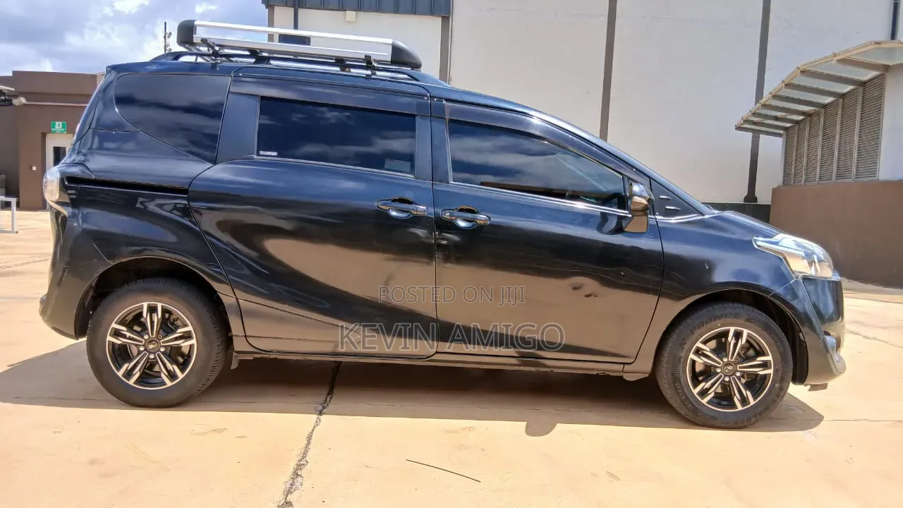 Toyota Sienta 2017 Black