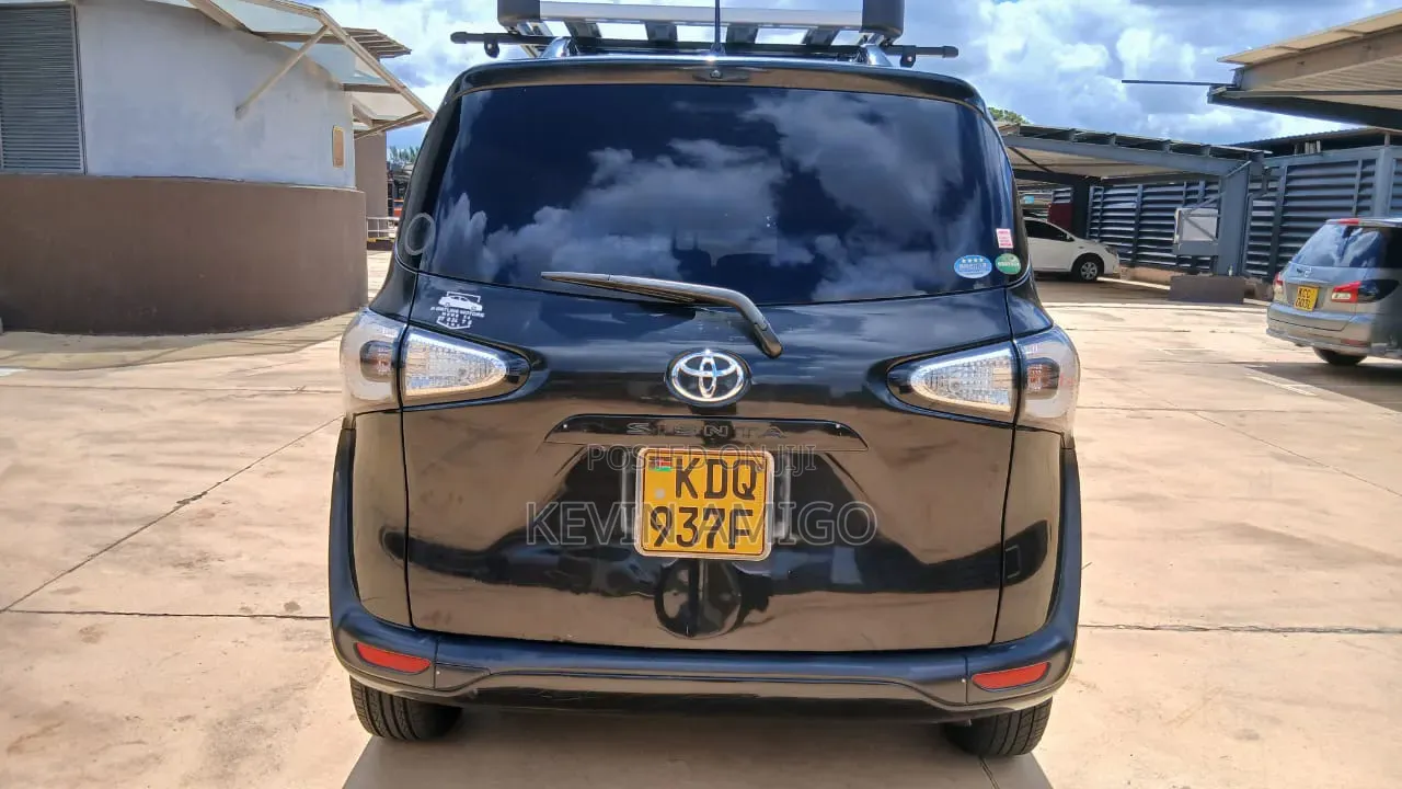 Toyota Sienta 2017 Black