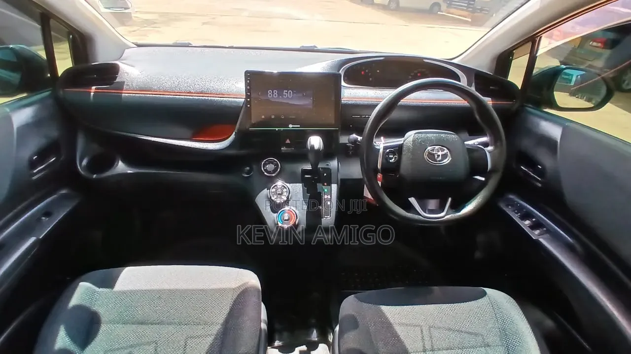 Toyota Sienta 2017 Black