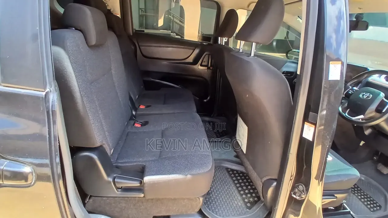 Toyota Sienta 2017 Black
