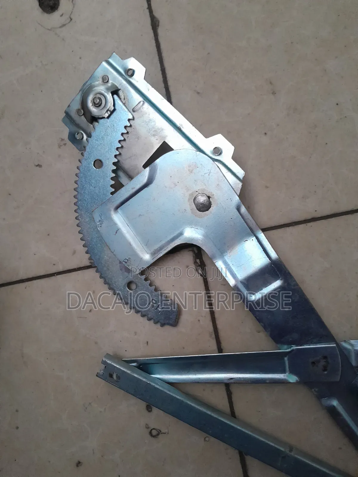 Quality New Isuzu Tougher Manual Window Regulator