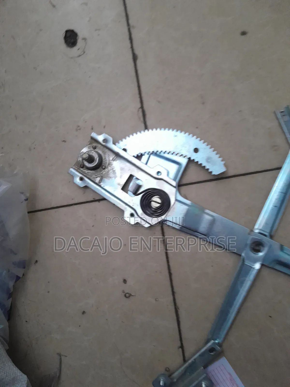 Quality New Isuzu Tougher Manual Window Regulator