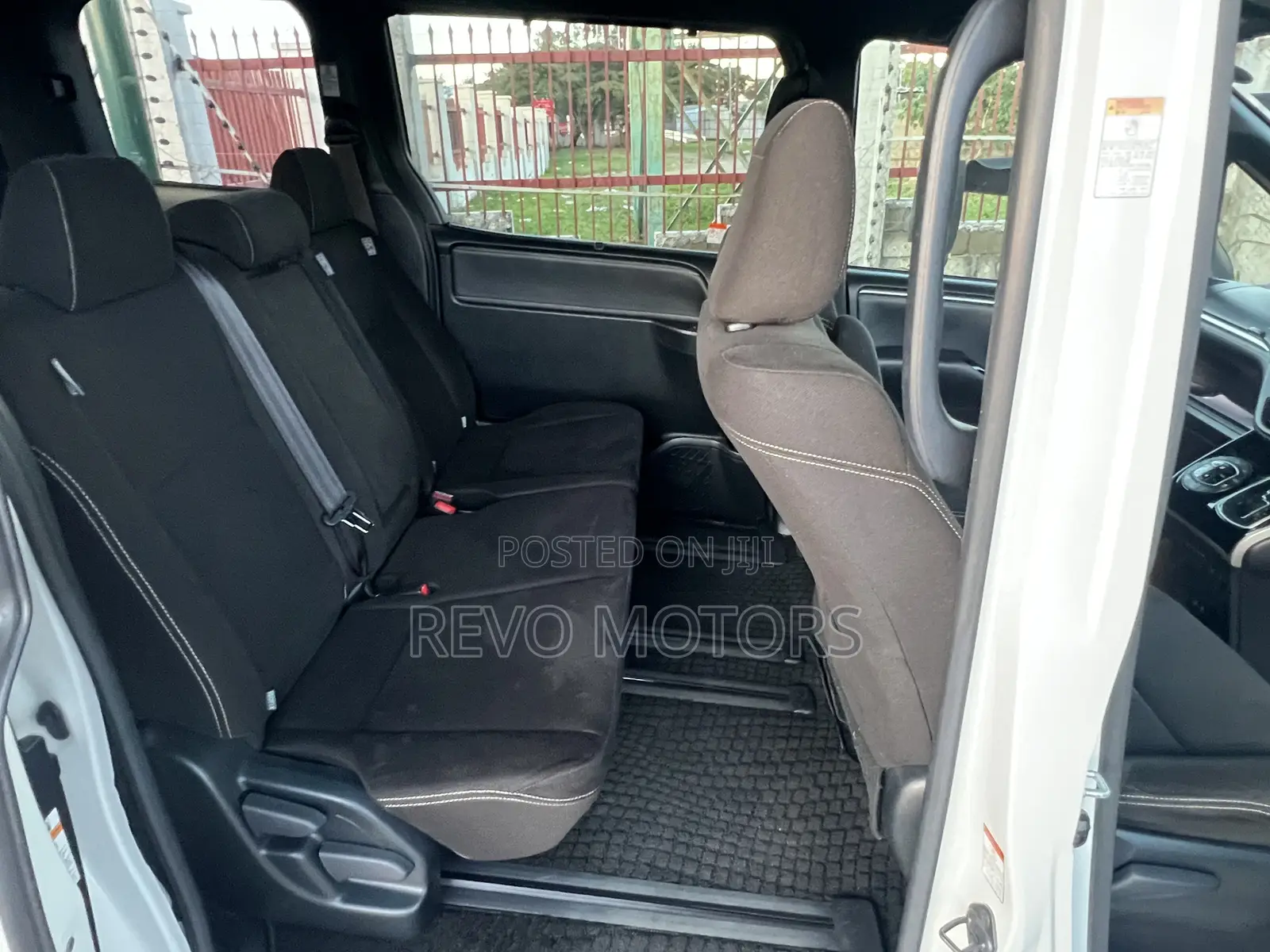 Toyota Esquire 2019 Pearl