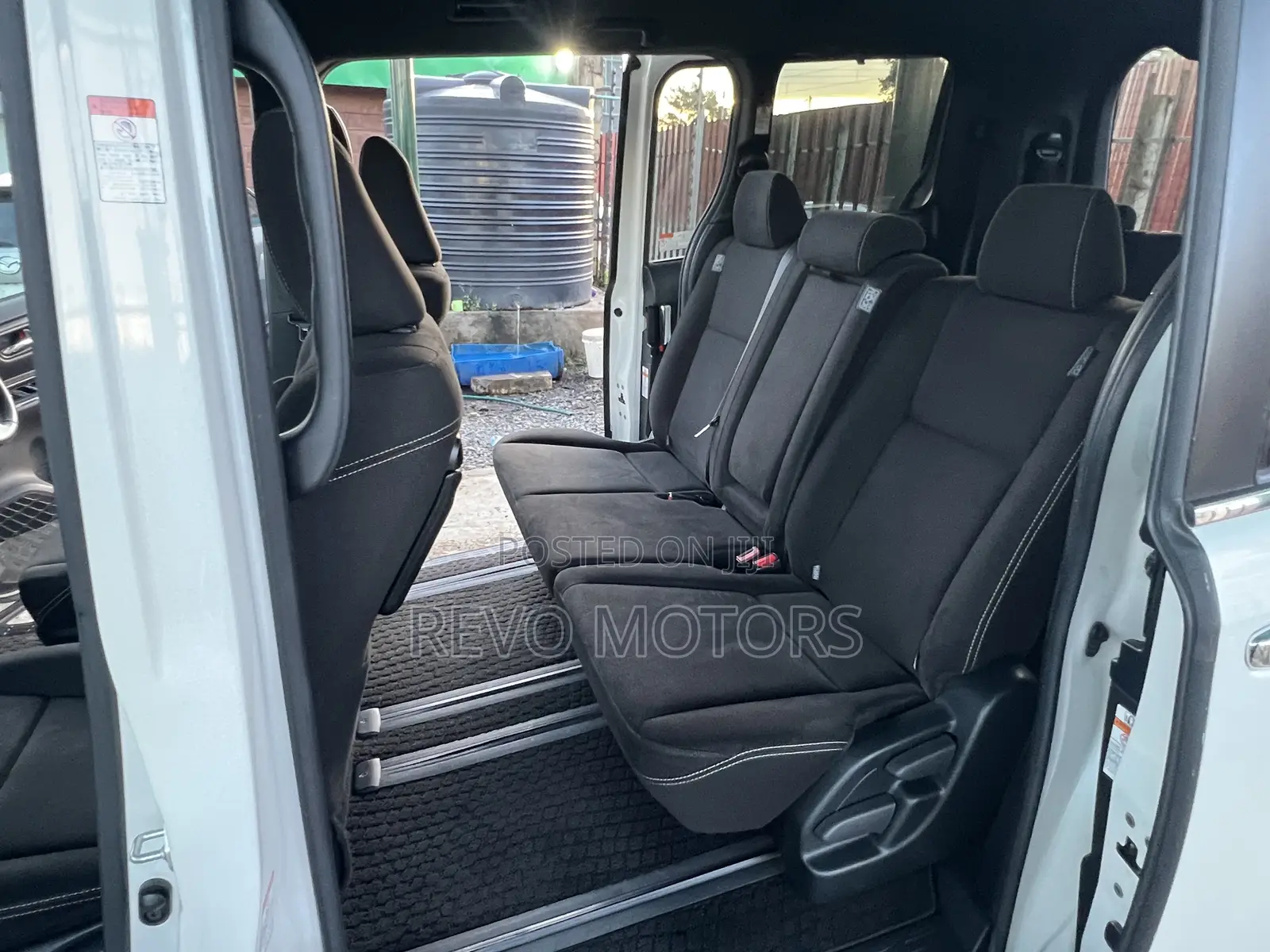 Toyota Esquire 2019 Pearl