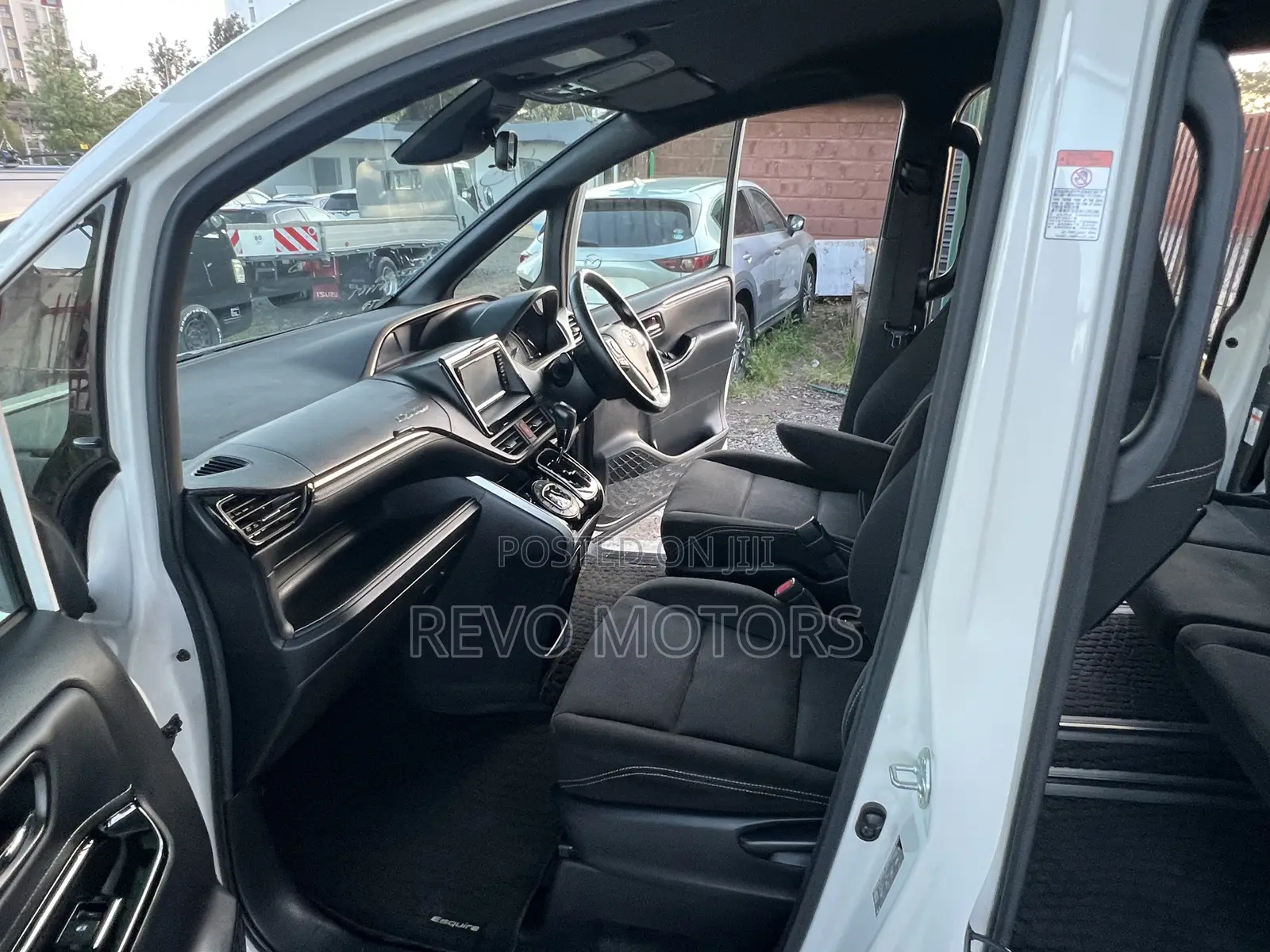Toyota Esquire 2019 Pearl