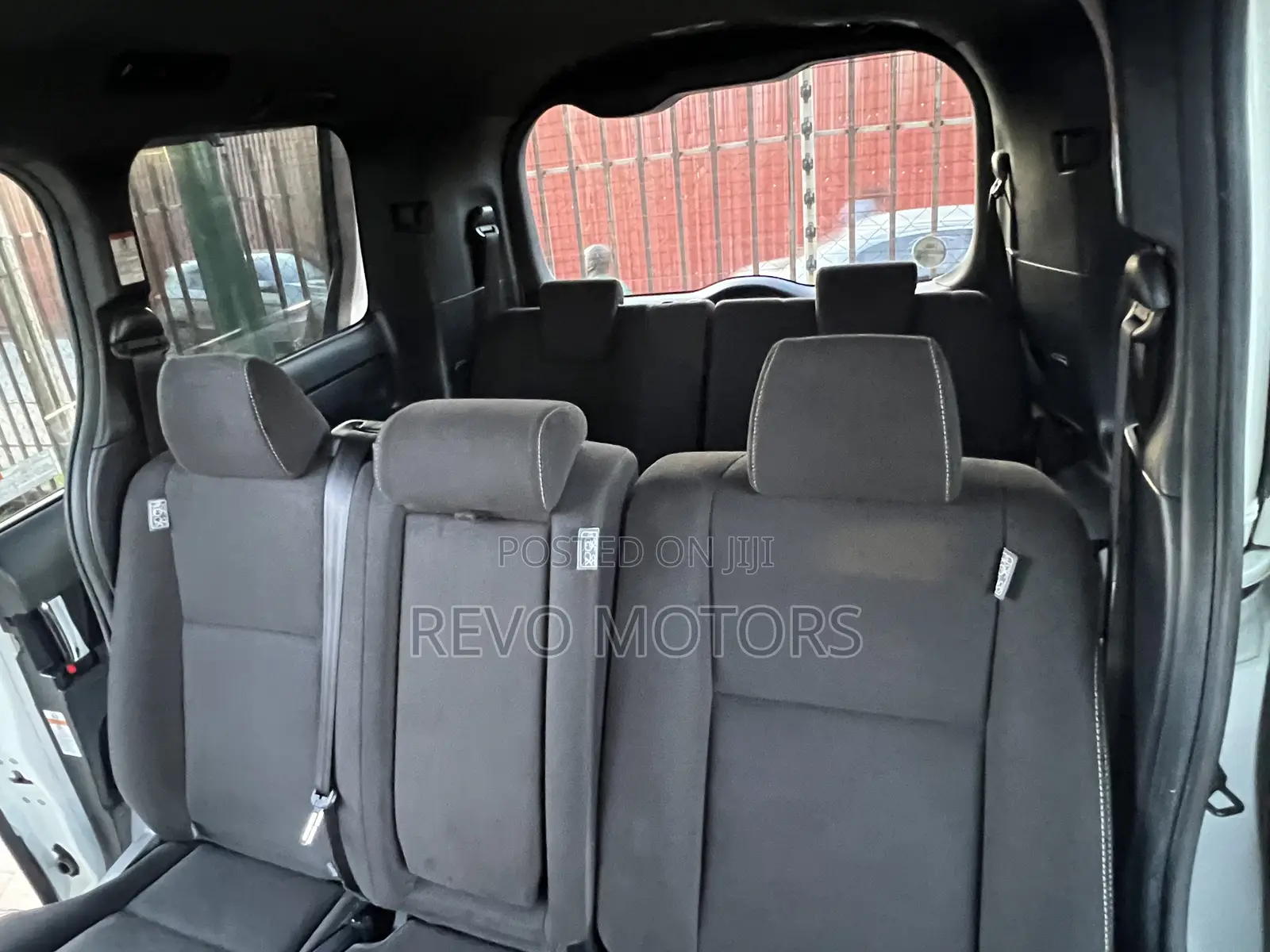 Toyota Esquire 2019 Pearl