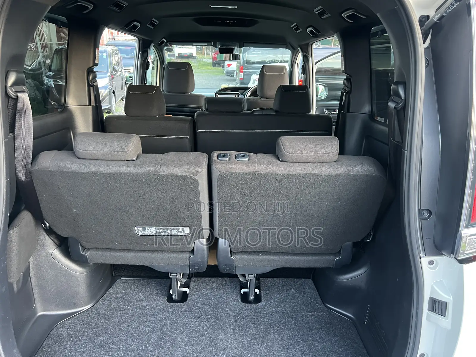 Toyota Esquire 2019 Pearl