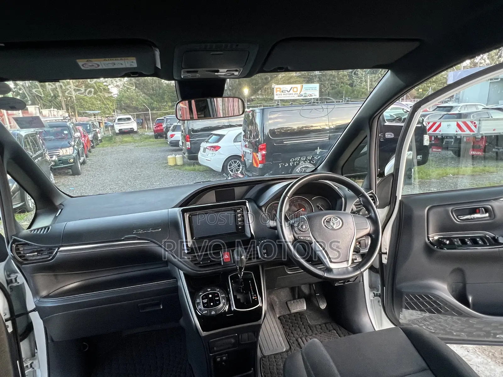 Toyota Esquire 2019 Pearl