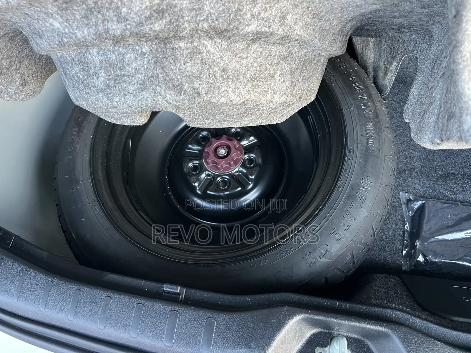 Toyota Esquire 2019 Pearl