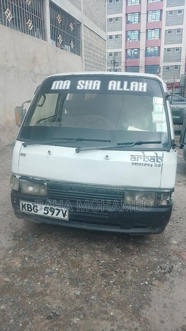 Nissan Caravan (Urvan) 2000 White