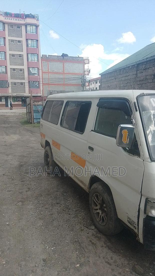 Nissan Caravan (Urvan) 2000 White - thumbnail 2