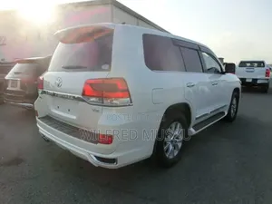 Toyota Land Cruiser 4.6 V8 ZX 2019 White