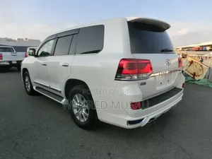 Toyota Land Cruiser 4.6 V8 ZX 2019 White