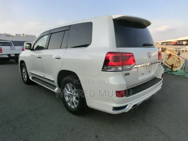Toyota Land Cruiser 4.6 V8 ZX 2019 White