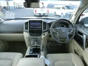 Toyota Land Cruiser 4.6 V8 ZX 2019 White